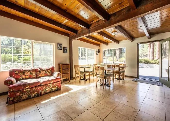 Emerald Bay Lodge
